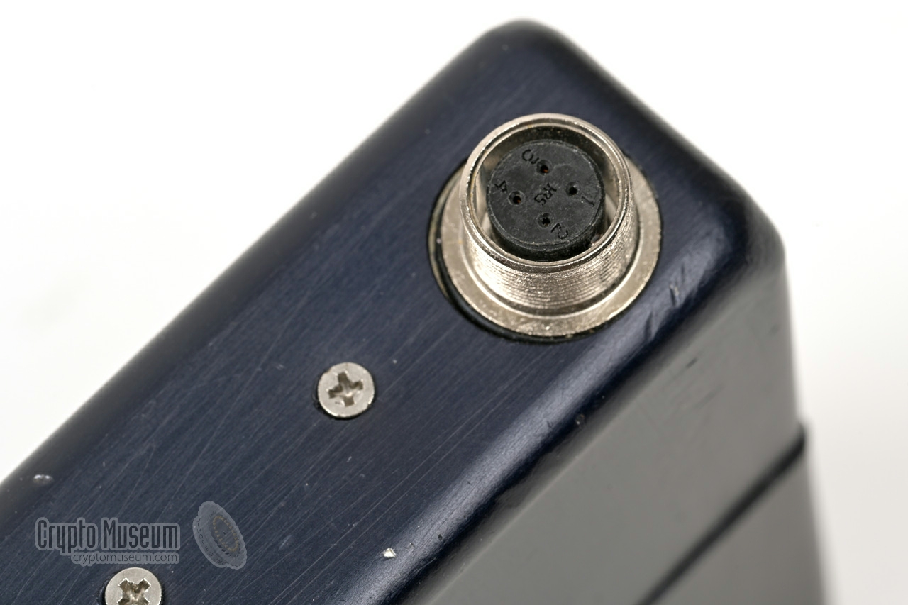 Combined microphone/antenna socket