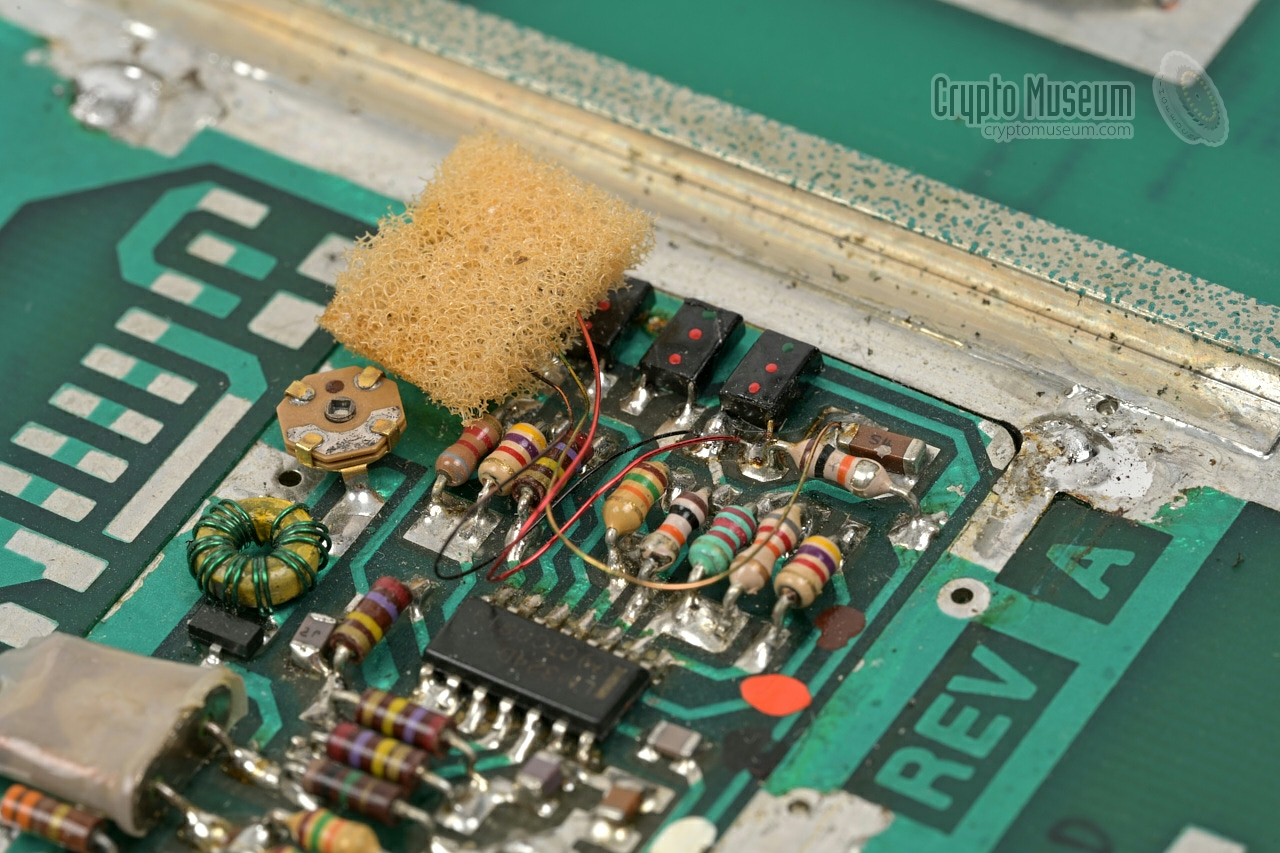 Microhopne (in foam) and amplifier