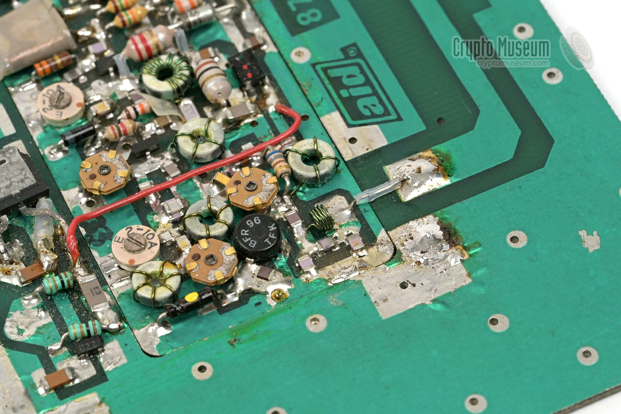 RF power amplifier (PA) stage and antenna feed line