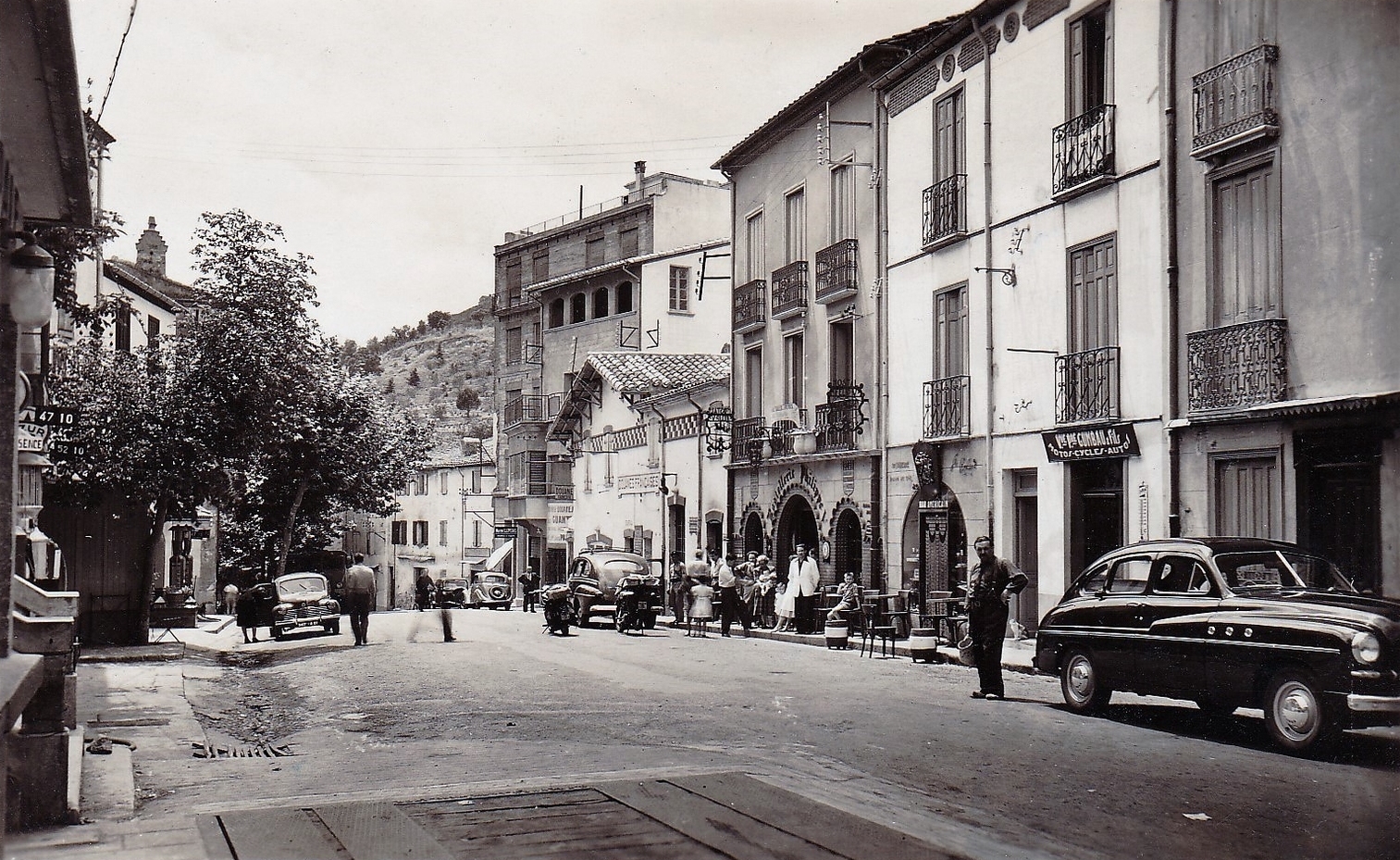 The French customs office at Le Perthus around 1953 (the lower white building on the right) [4]