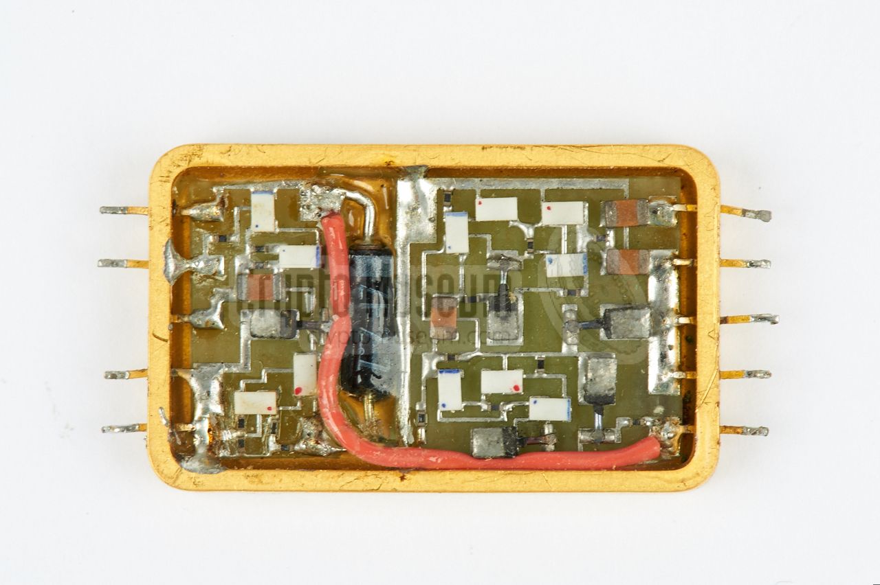 Power supply and noise generator on regular PCB material
