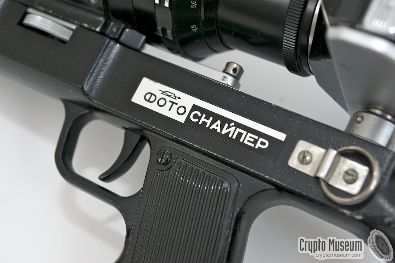 The name 'Foto Snaiper' on the pistol grip