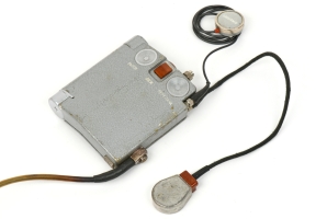 Acacia coert radio with microphone/speaker and vibrator