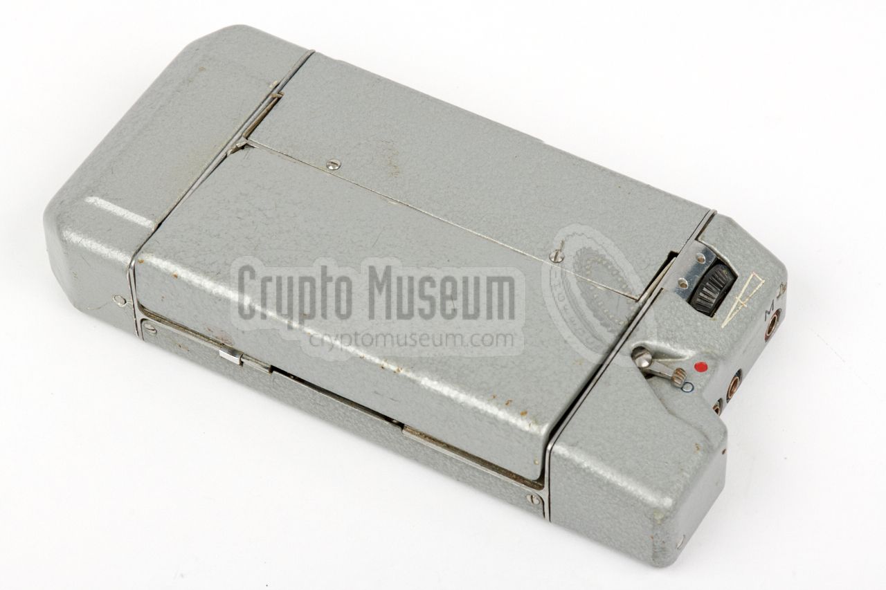 MEZON body-wearable wire recorder