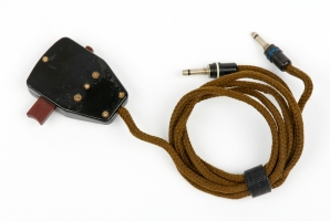 Remote control unit with cable and two 3 mm plugs