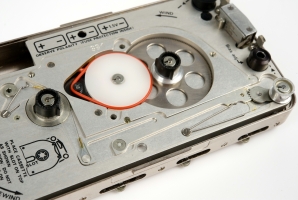Nagra JBR gear and tape-tension mechanism