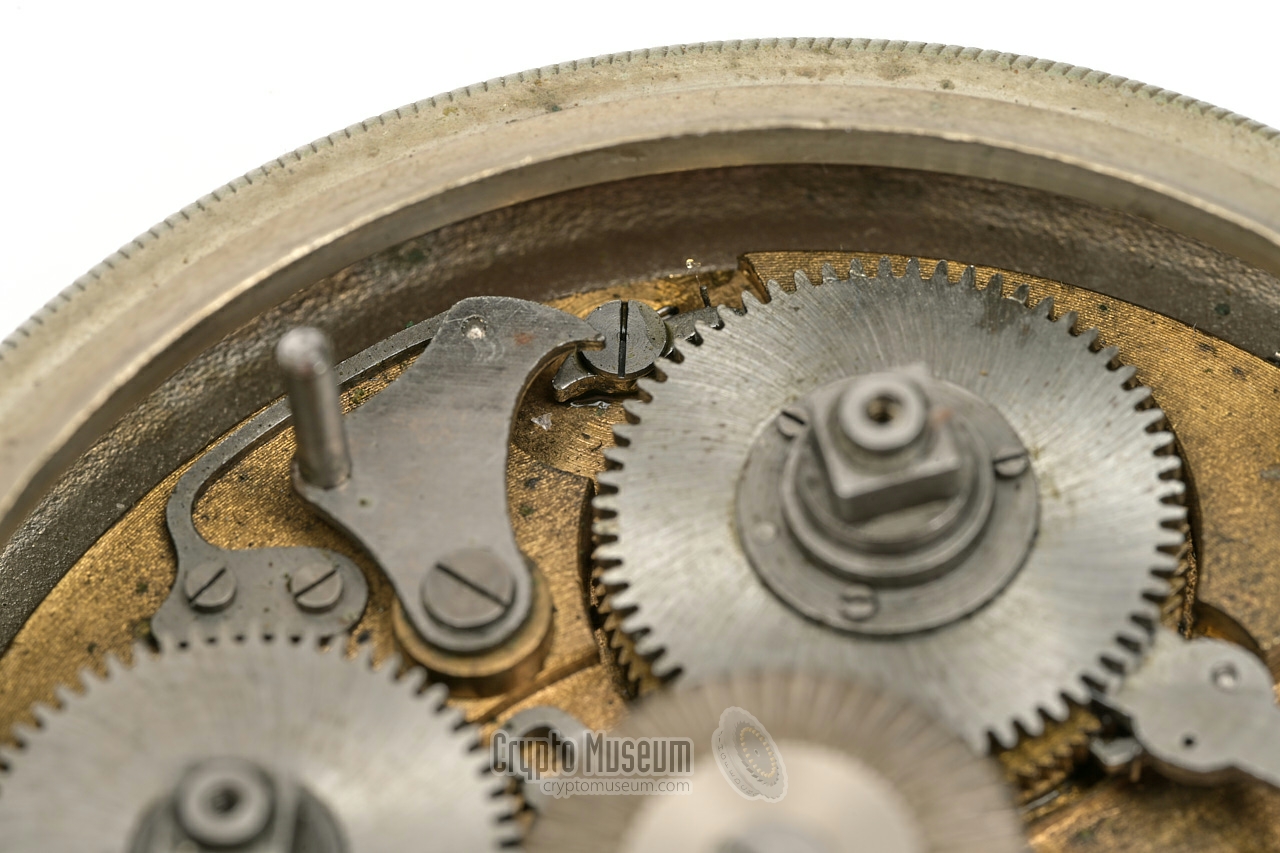 Outer disc stepping mechanism