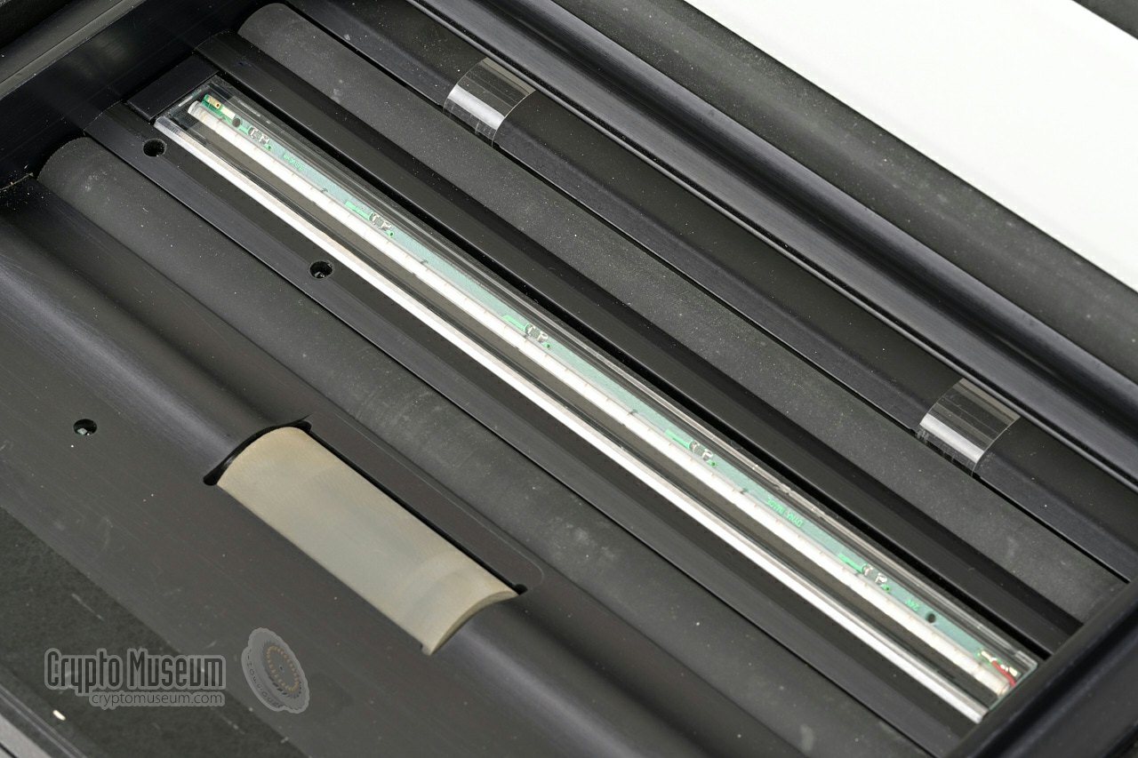 Scanner with contact scan array