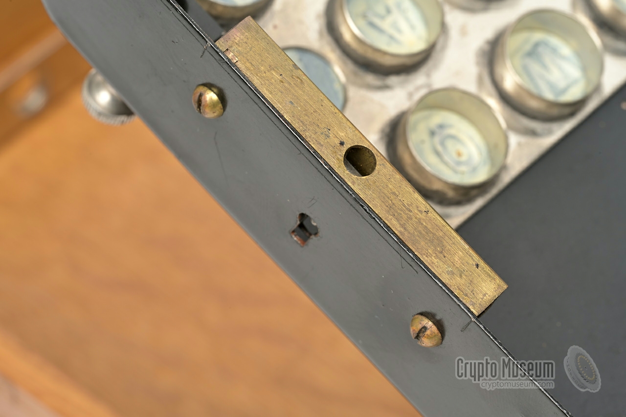 Extra lock inside metal lid (seen from the inside)