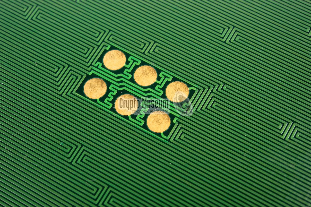 Contacts pads in the top lid, connecting the meander to the crypto board