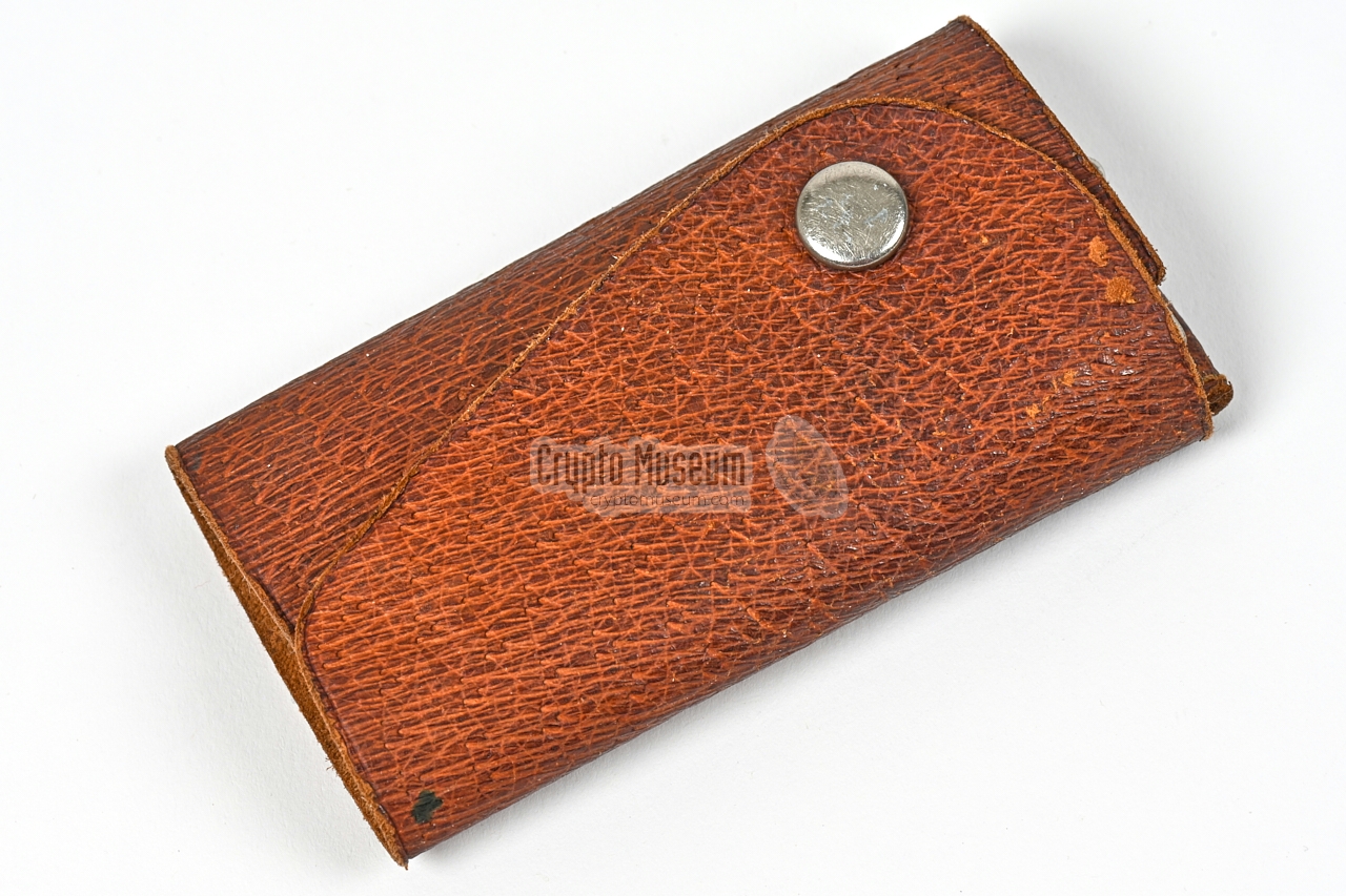 Wallet with four keys
