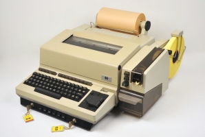 HC-550, based on a Siemens T-1000 teleprinter, marketed by Crypto AG. Although similar in appearance to Aroflex, it is entirely different. Click for more information.