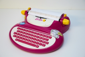 Barbie E-118 electronic typewriter