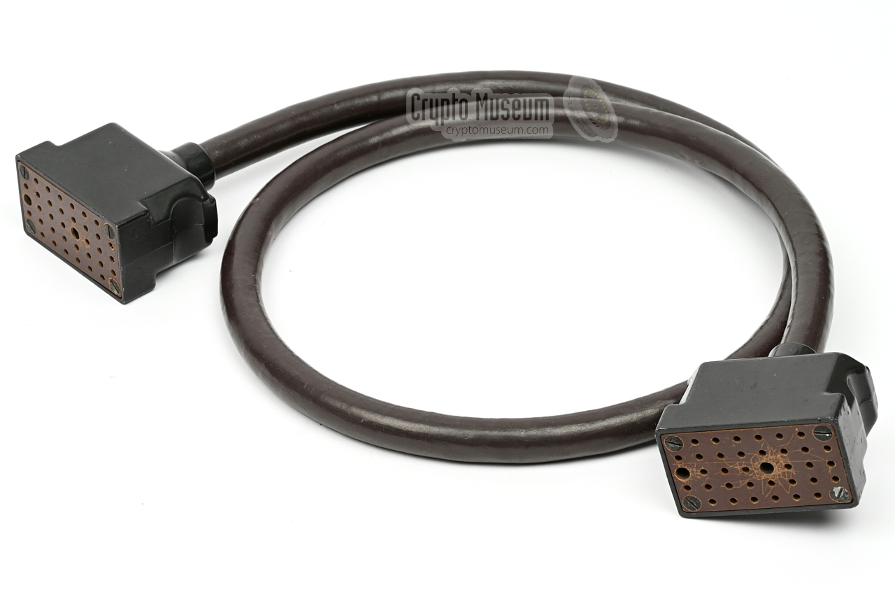 Flexible lamp panel interconnection cable