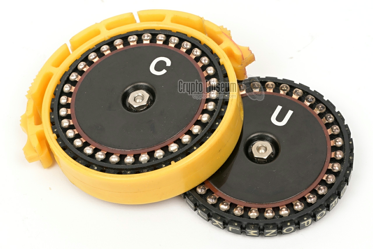 Rotor-insert with wiring cores 'C' and 'U' (seen from the left)