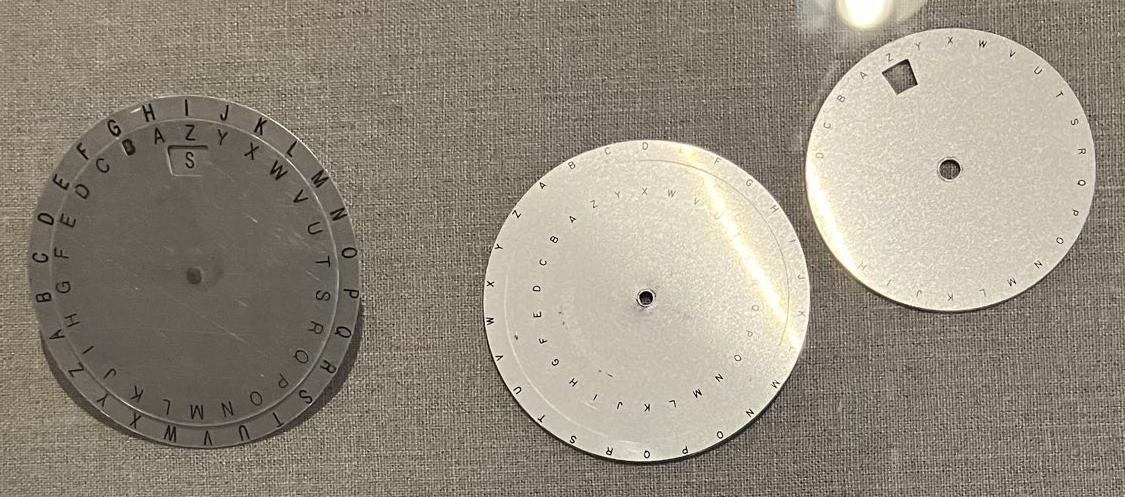 Whiz Wheel prototype (left) and production wheel (right) [5]