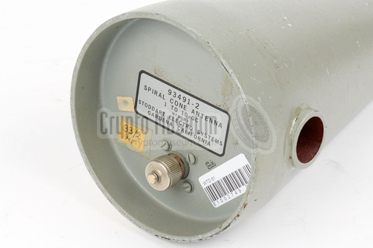 Model plate and connection at the rear