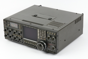 ICOM IC-R9000 communications receiver