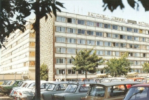 The offices of VEB Me�elektronik Dresden between 1969 and 1972. Photograph via [3]. Copyright unknown.