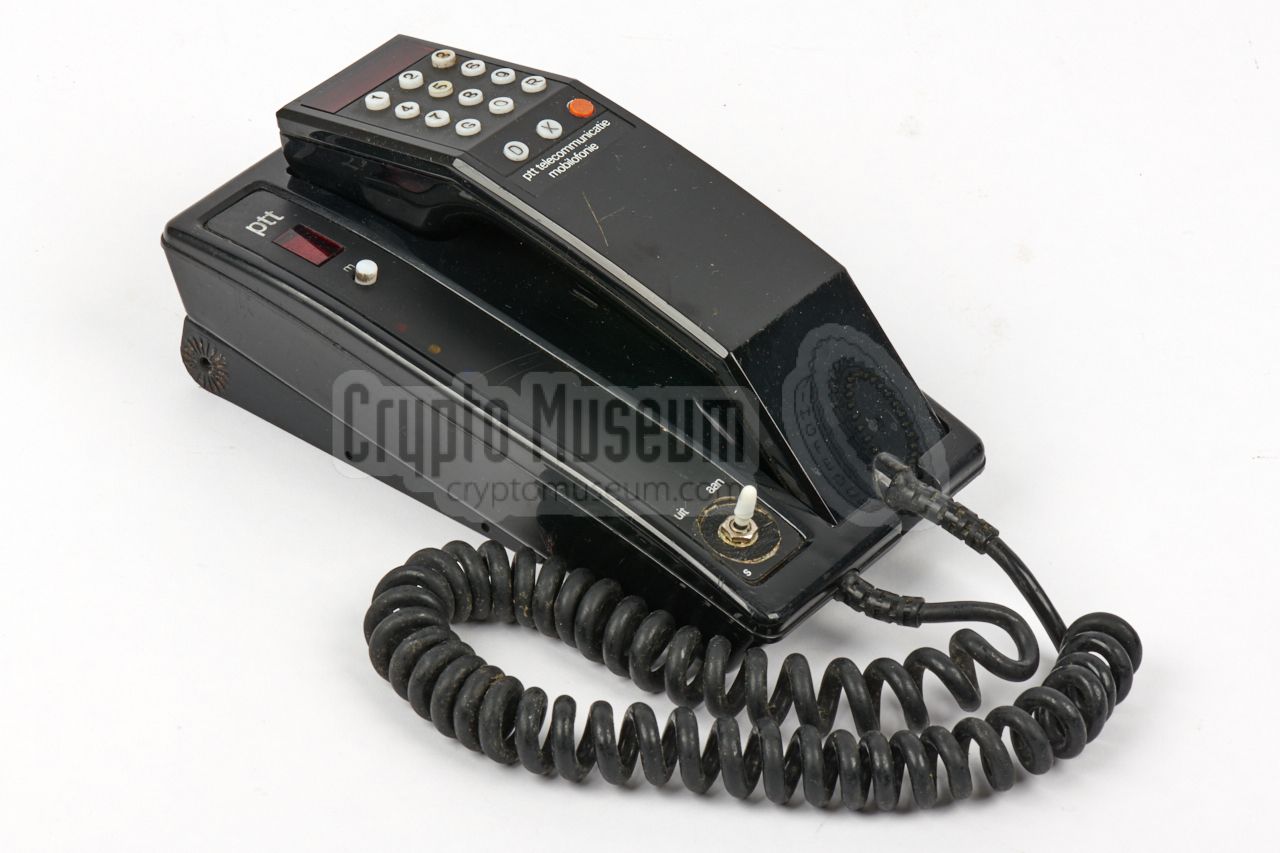 Modified handset of a clandestine Pollux ATF-1 car phone