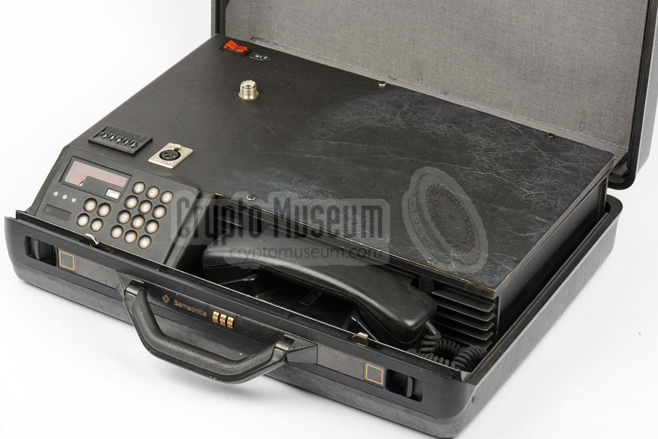 Clandestine Castor car phone (AEG 4015C) in Samsonite briefcase