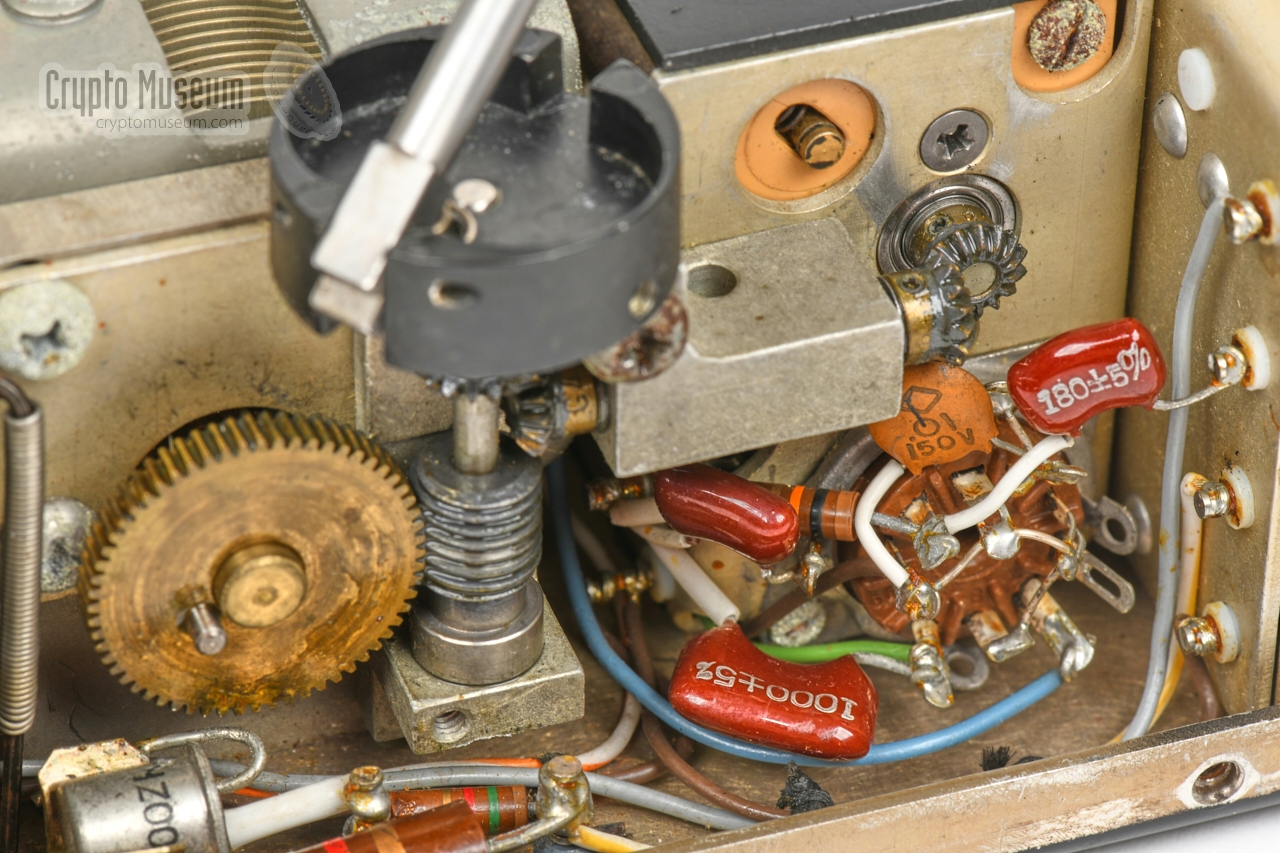 Oscillator tuning mechanism and 6688 valve wiriing (bottom right)