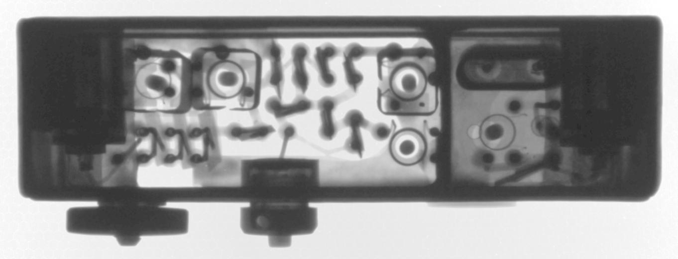 X-ray of a small plug-in showing a crystal inside a shielded compartment at the right side.