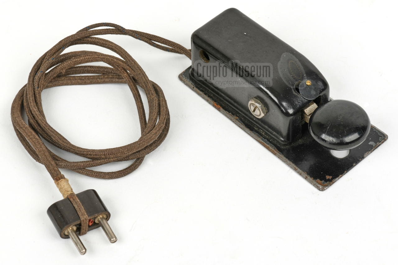 Morse key with cable