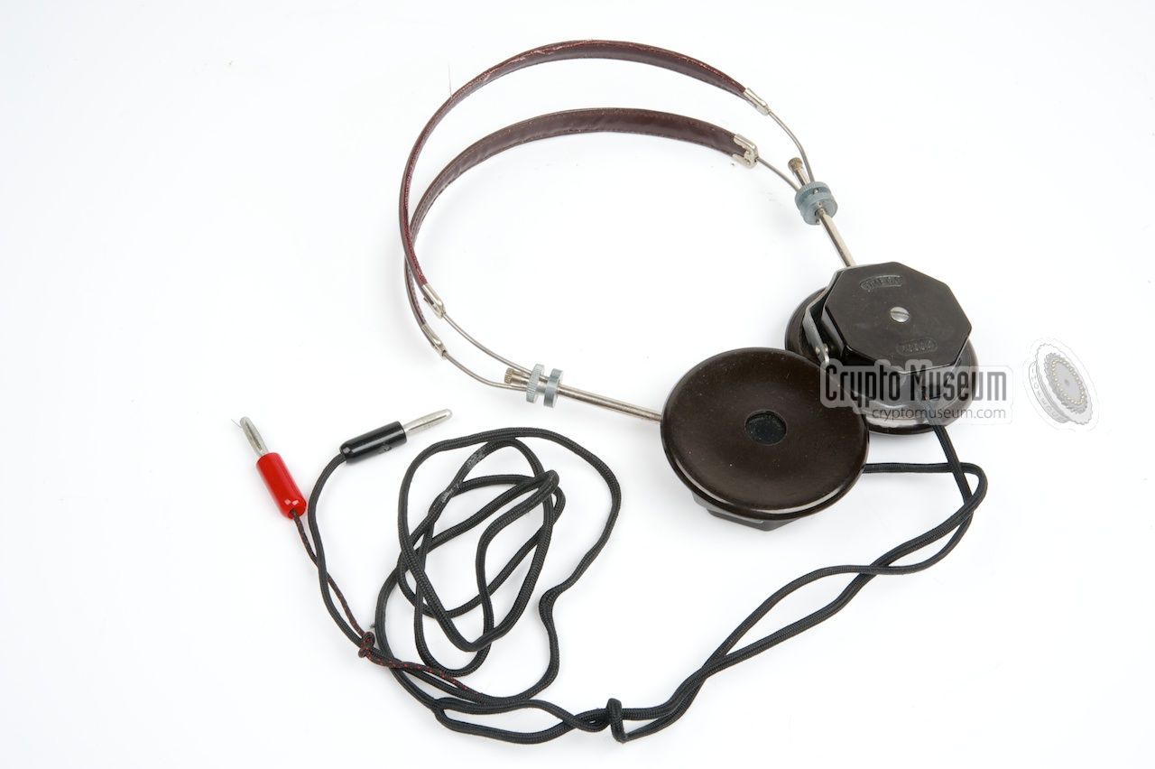 2000 Ohm headphones with red and black banana-type plug
