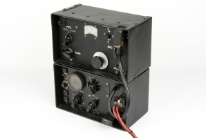 Mk. 128 receiver (top) and transmitter (bottom)