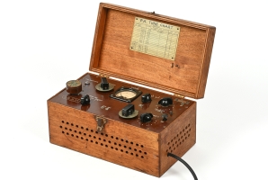 Mk XV transmitter with open lid