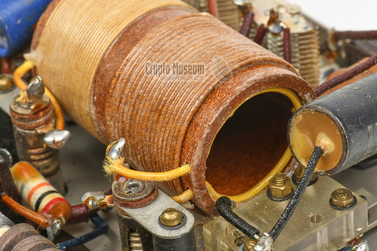 Antenna coil detail (note: pickup coil inside core)