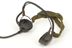 Original headphones. Item kindly donated by Thomas H�ppe (DJ5RE) [6].