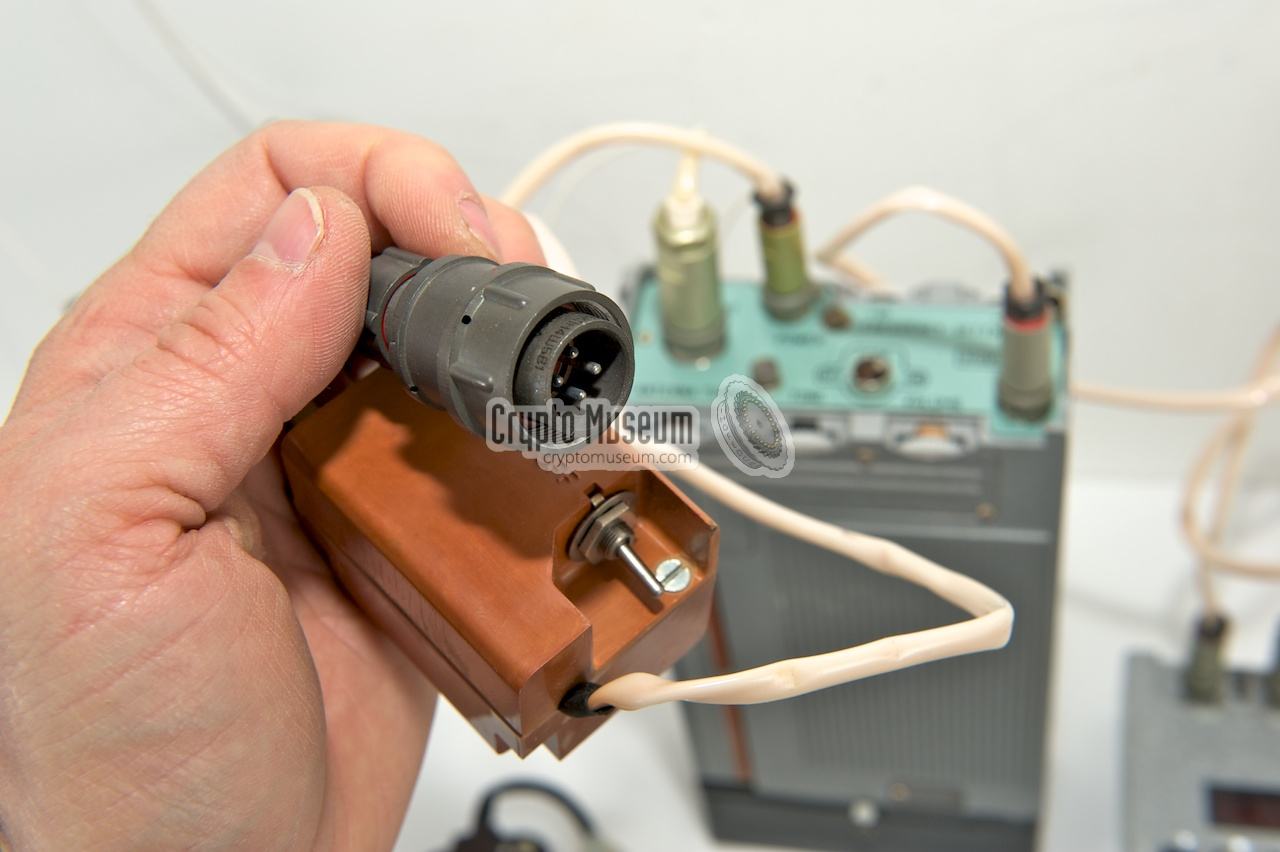 Connecting the radio to the battery belt