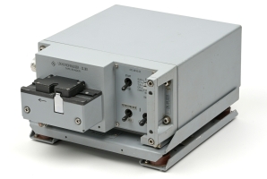 R&S CL-001 tape reader on shock-absorbing base